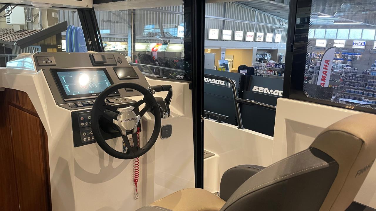 Finnmaster P8 -22 med Yamaha F150 x2 -25