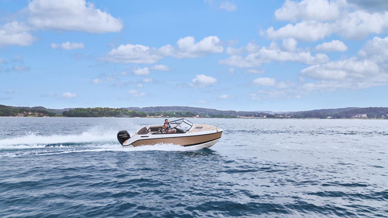 Uttern D 65 -26 Mercury F200XL DTS V6 -26 Vit båt & motor!