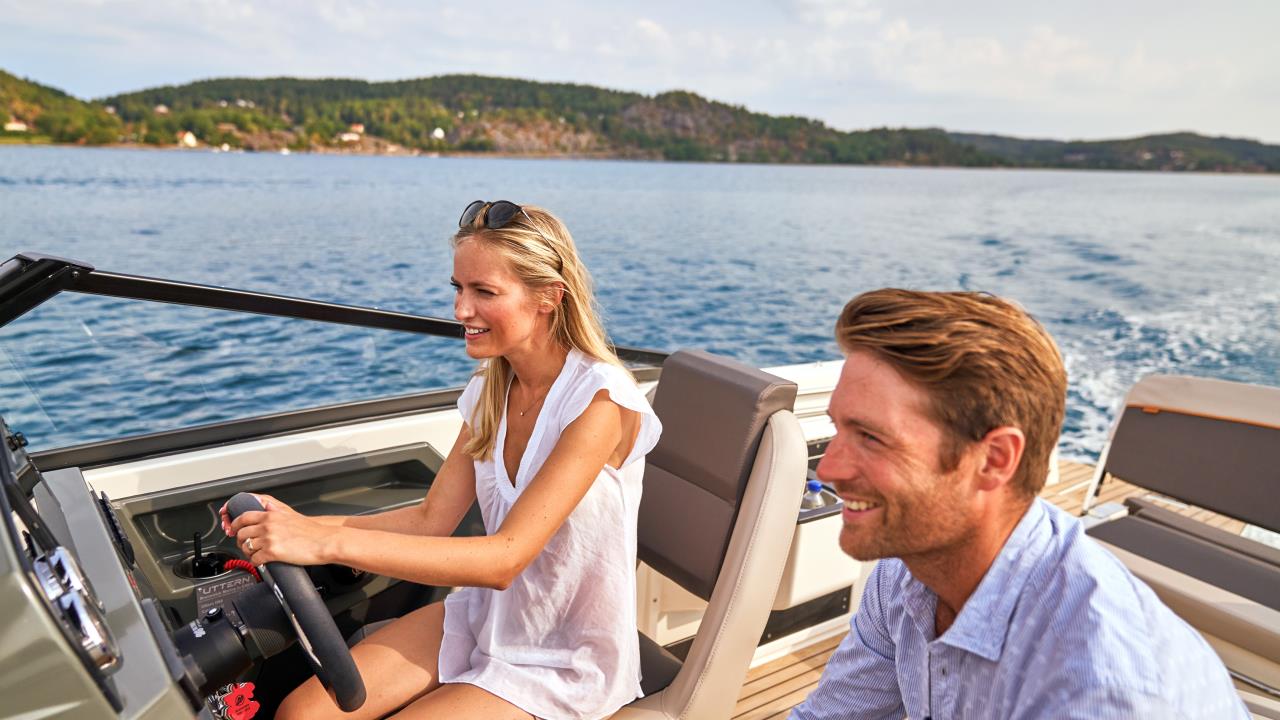 Uttern D 65 -26 Mercury F200XL DTS V6 -26 Vit båt & motor!