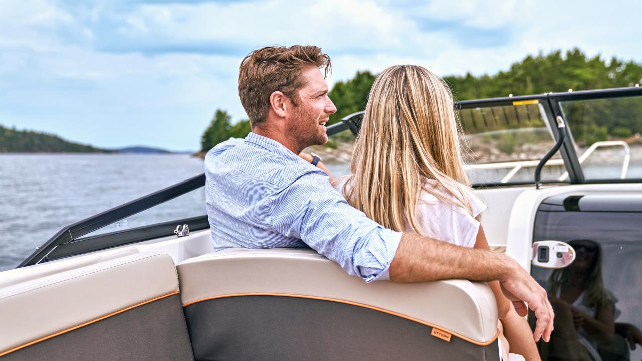 Uttern D 65 -26 Mercury F200XL DTS V6 -26 Vit båt & motor!