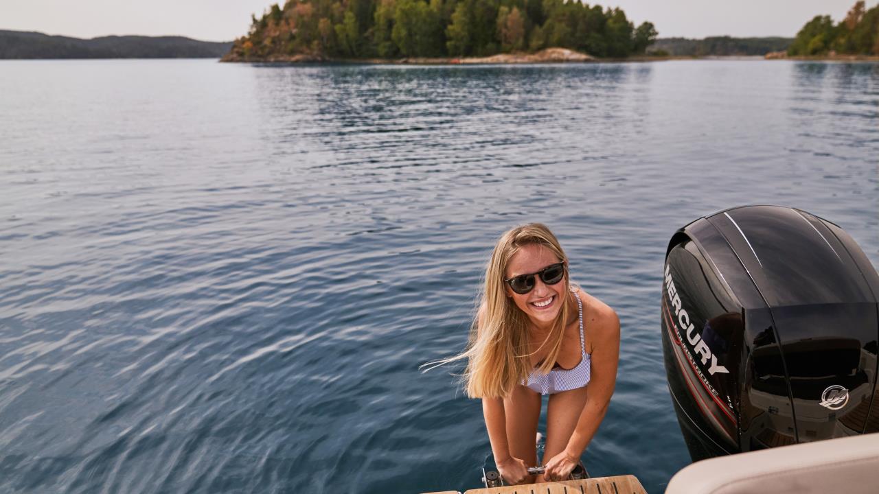 Uttern D 65 -26 Mercury F200XL DTS V6 -26 Vit båt & motor!