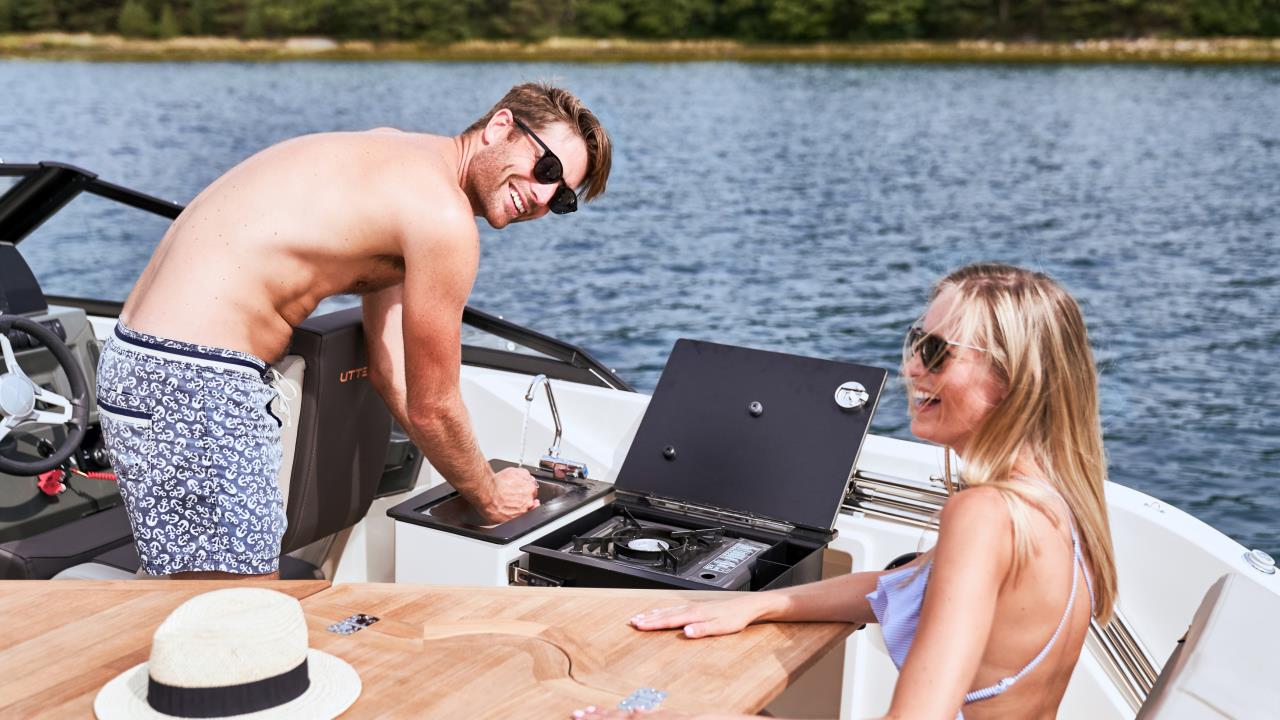 Uttern D 65 -26 Mercury F200XL DTS V6 -26 Vit båt & motor!