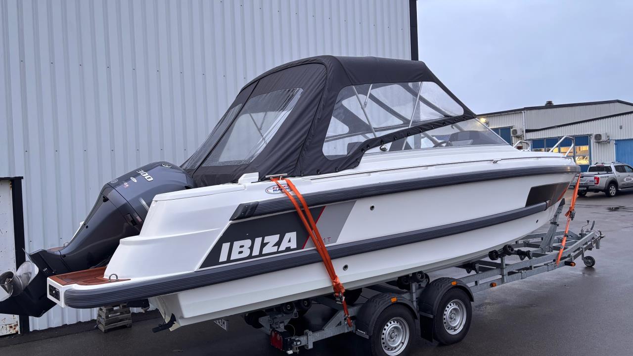 Ibiza 811 Touring -18 med Yamaha F 300 BETX -19