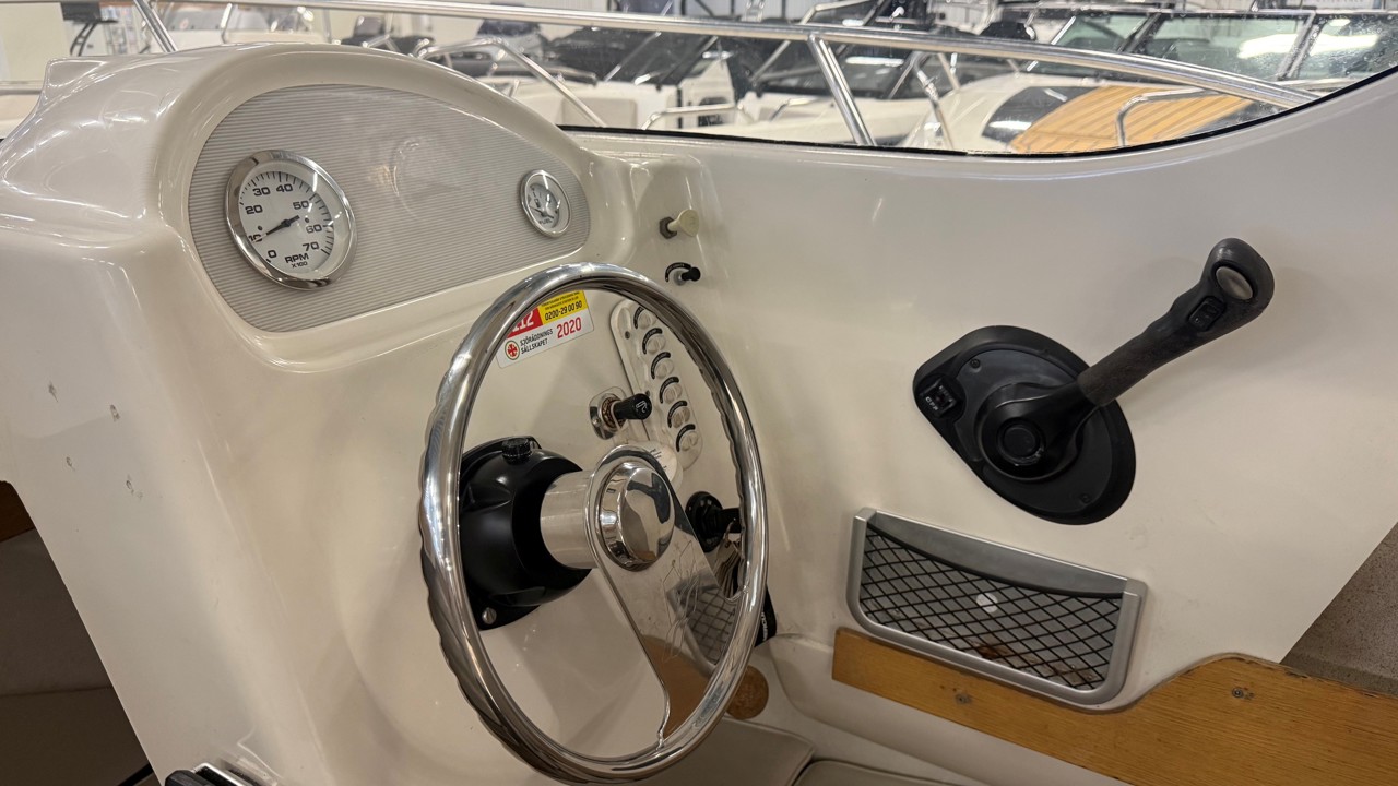 Örnvik 580 Pilothouse-05 med Mercury 90 Optimax-05