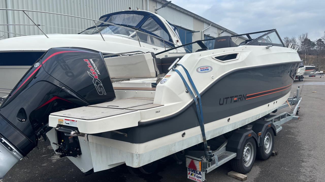 Uttern D70 -20 med Mercury F 250 Pro XS DTS -20