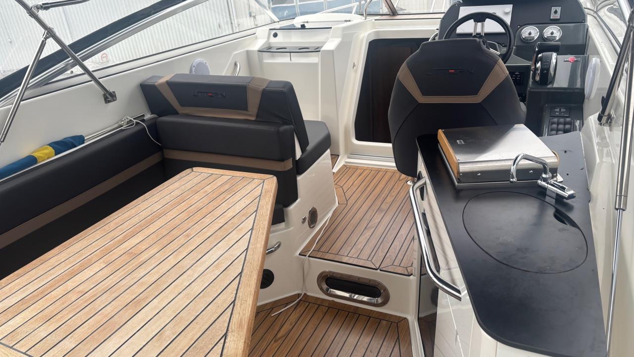 Uttern D77 -17 med Mercury F250 XL DTS -17