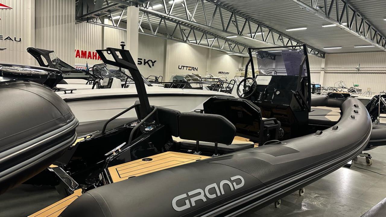 Grand 600 Lux -24 med Mercury F115 -25