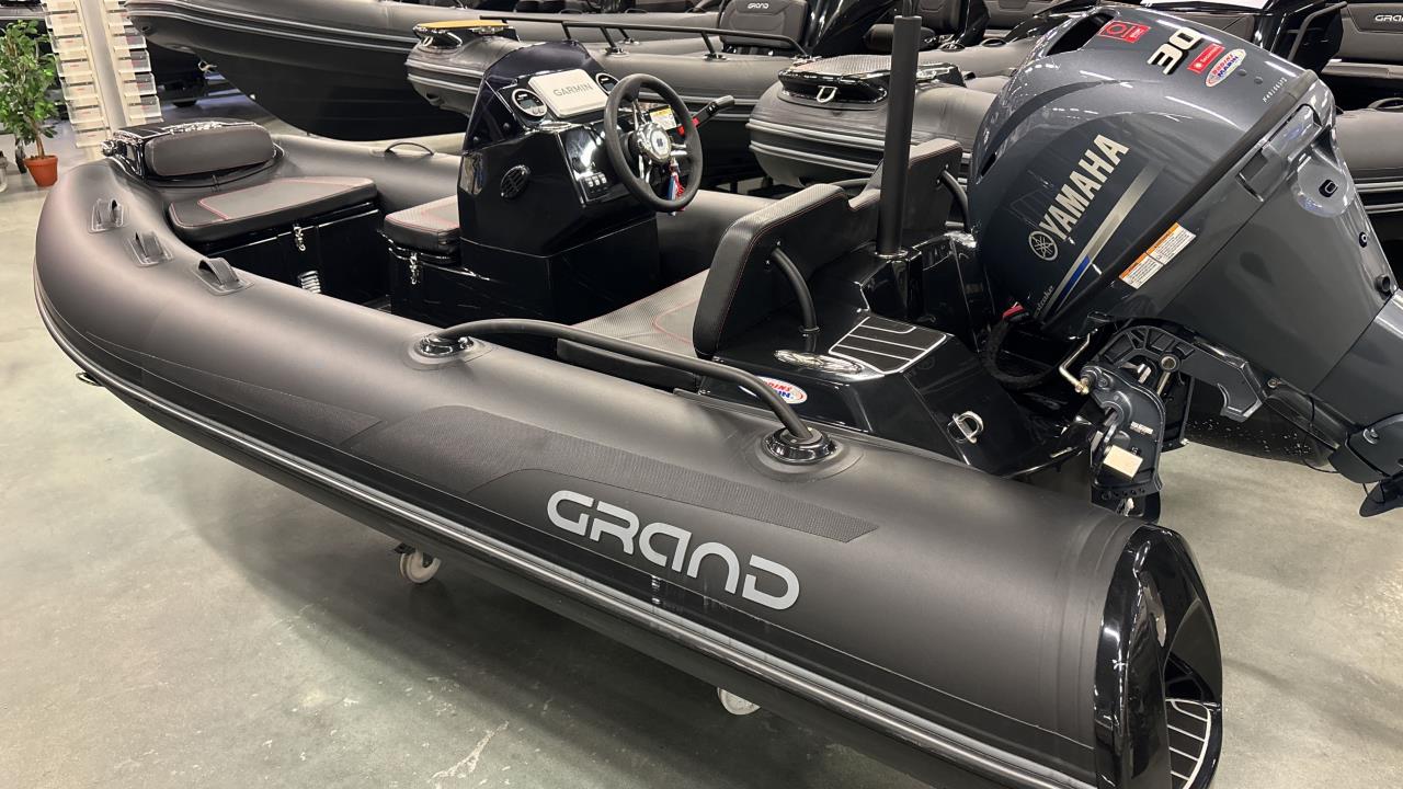 Grand 380 Black Edition -23 med Yamaha F30 BETL -25