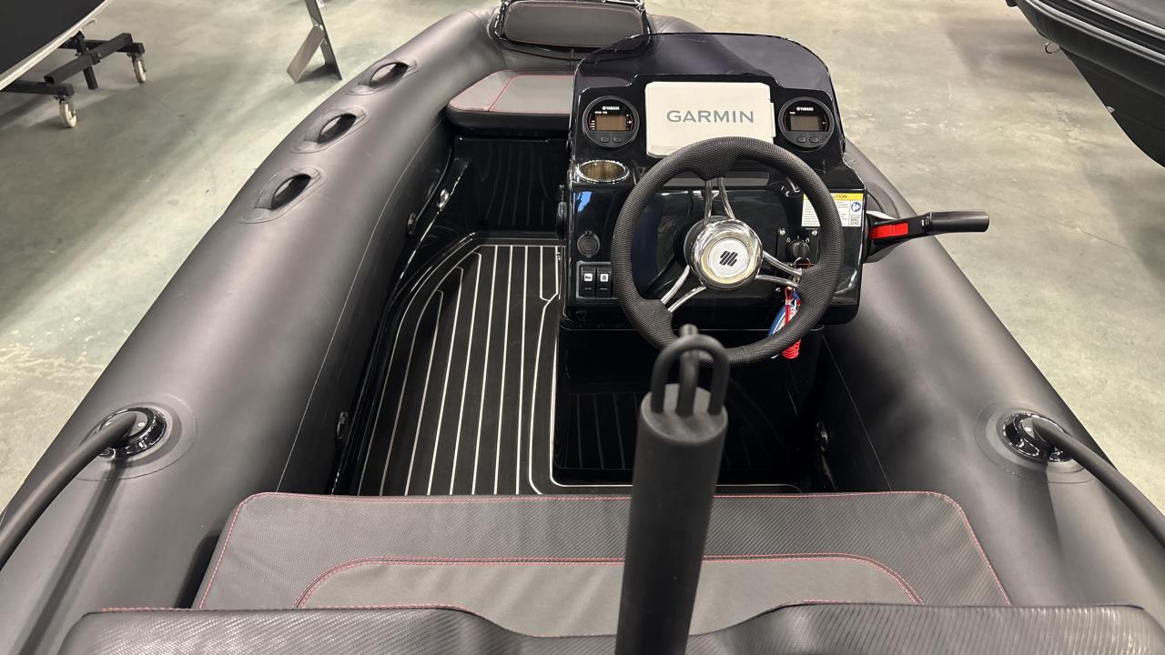 Grand 380 Black Edition -23 med Yamaha F30 BETL -25