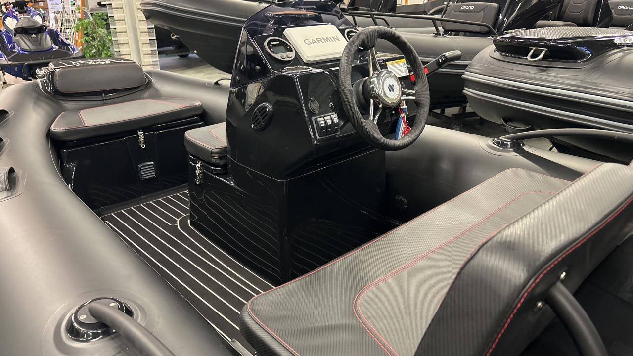 Grand 380 Black Edition -23 med Yamaha F30 BETL -25