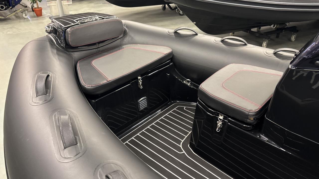 Grand 380 Black Edition -23 med Yamaha F30 BETL -25