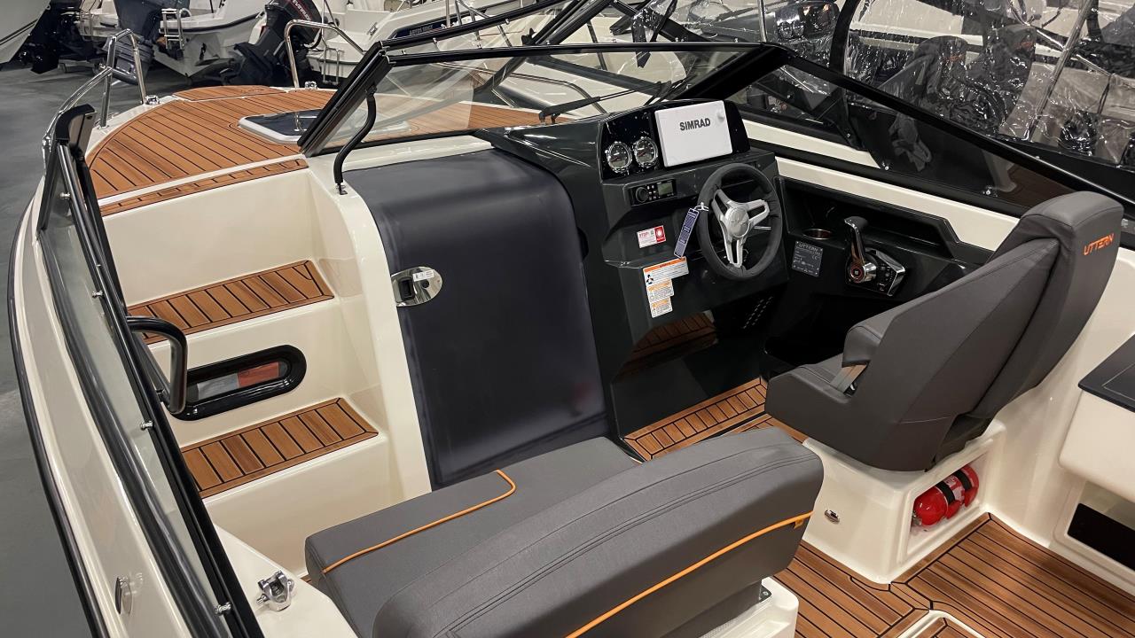 Uttern D65-23 med Mercury F200 XL V6 DTS -25