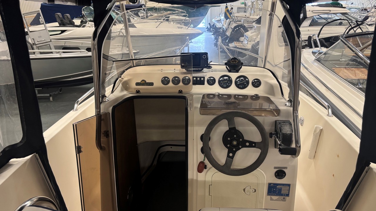 Uttern 6402 med Mercruiser 3,0 L -00