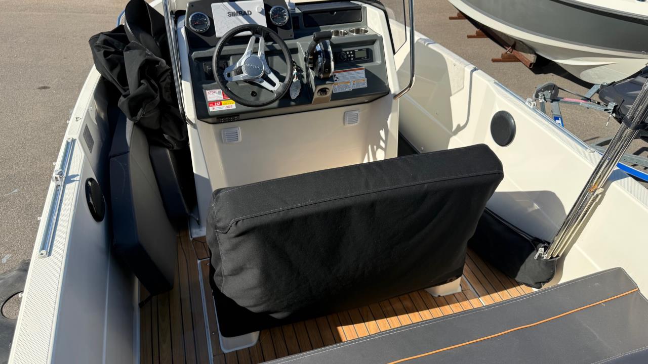 Uttern S53-22 med Mercury F100 ELP-23