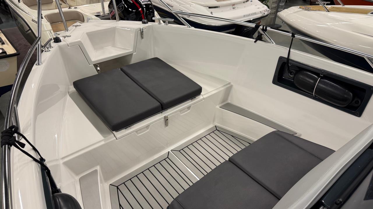 Bella 600R -24 med Mercury F 115 ELPT -25