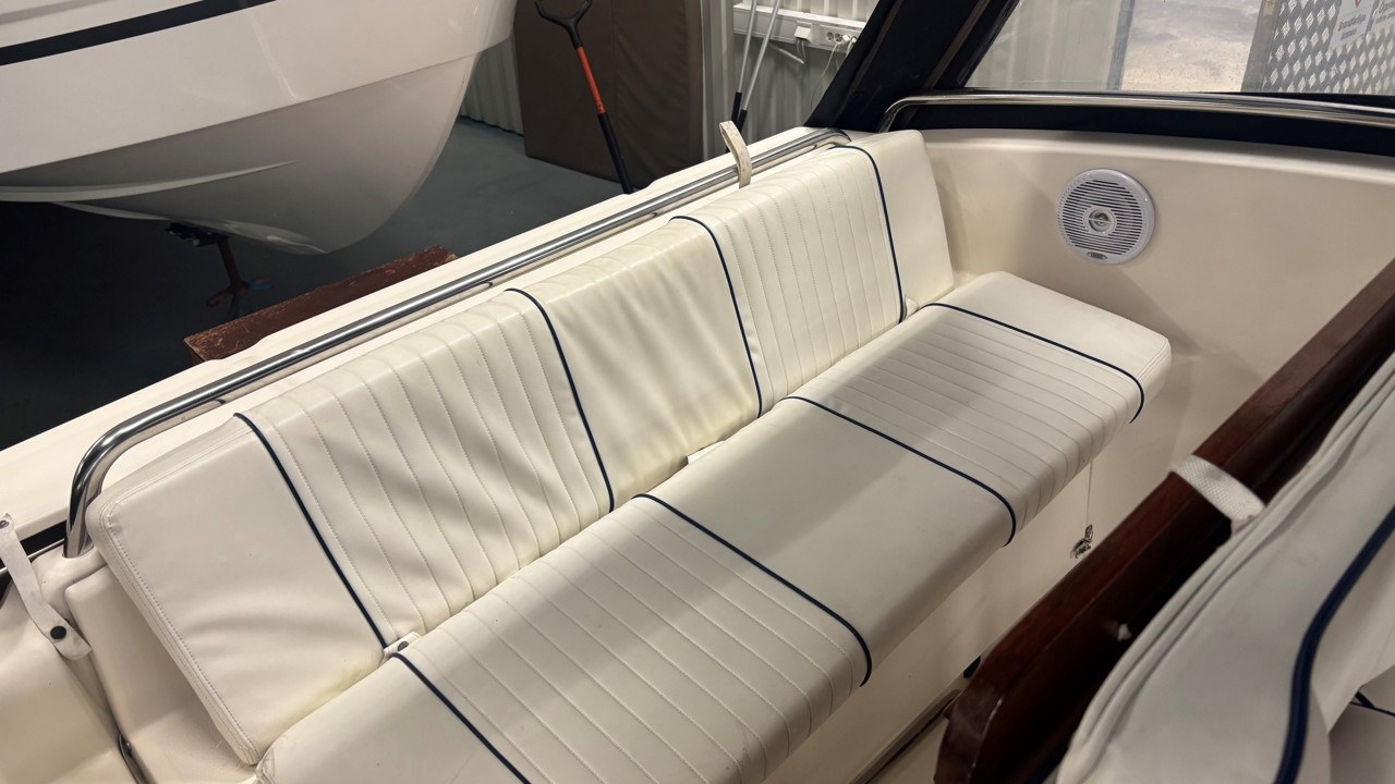 Uttern 6402 med Mercruiser 3,0 L -00