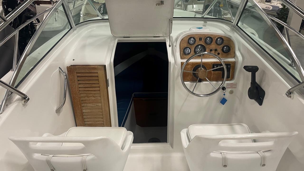Jeanneau 725 WA med Volvo Penta 4.3 GL -00