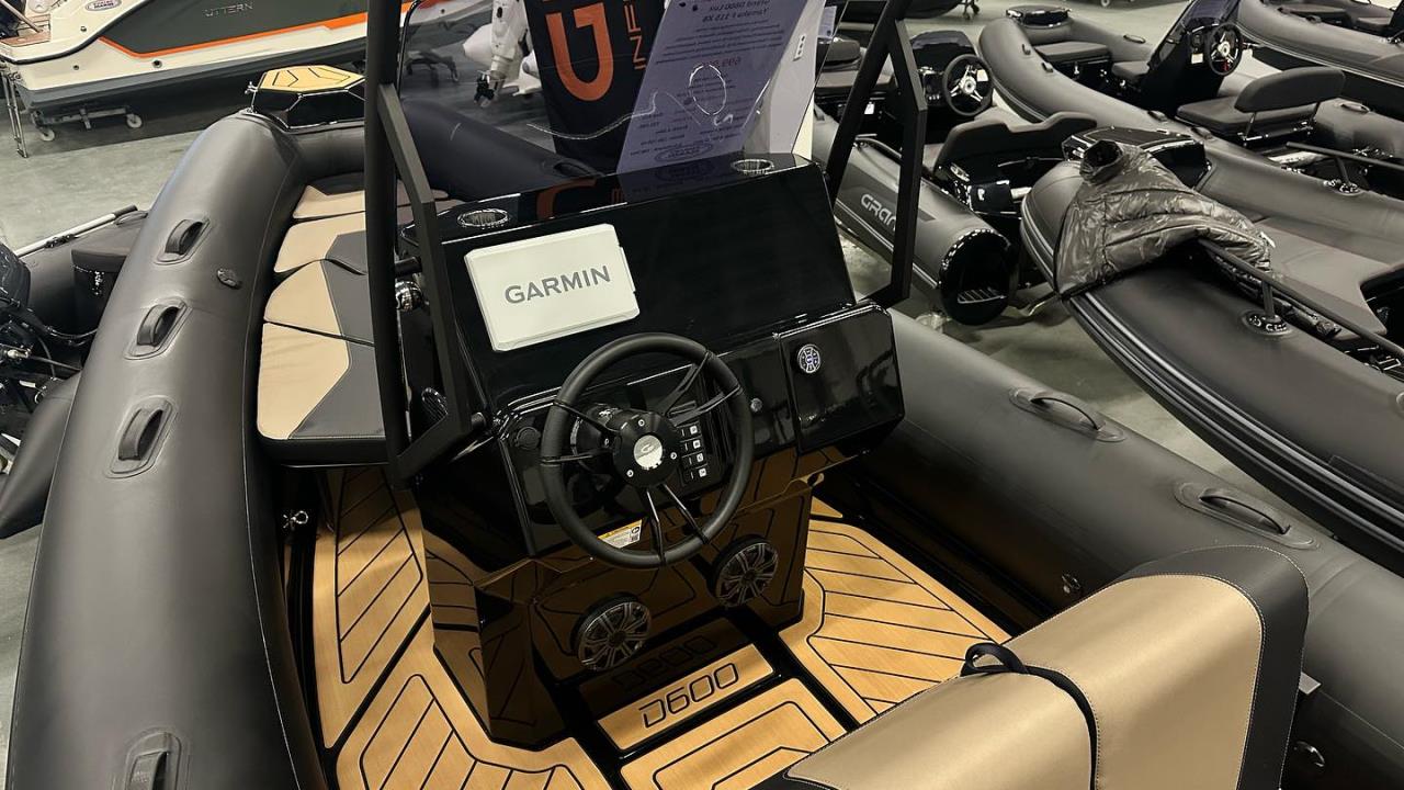 Grand 600 Lux -24 med Mercury F115 -25