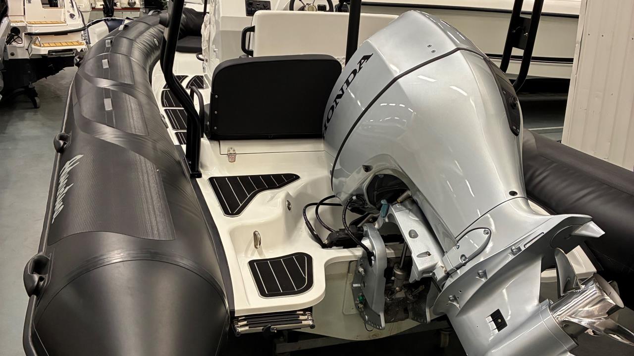 Adventure Vesta 650 HD-22 med Honda DF 150 Vtec-22