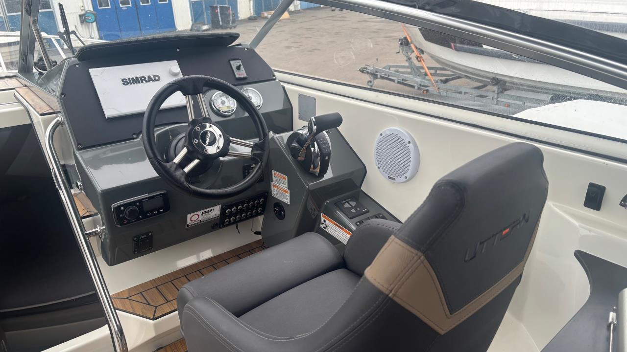 Uttern D77 -17 med Mercury F250 XL DTS -17