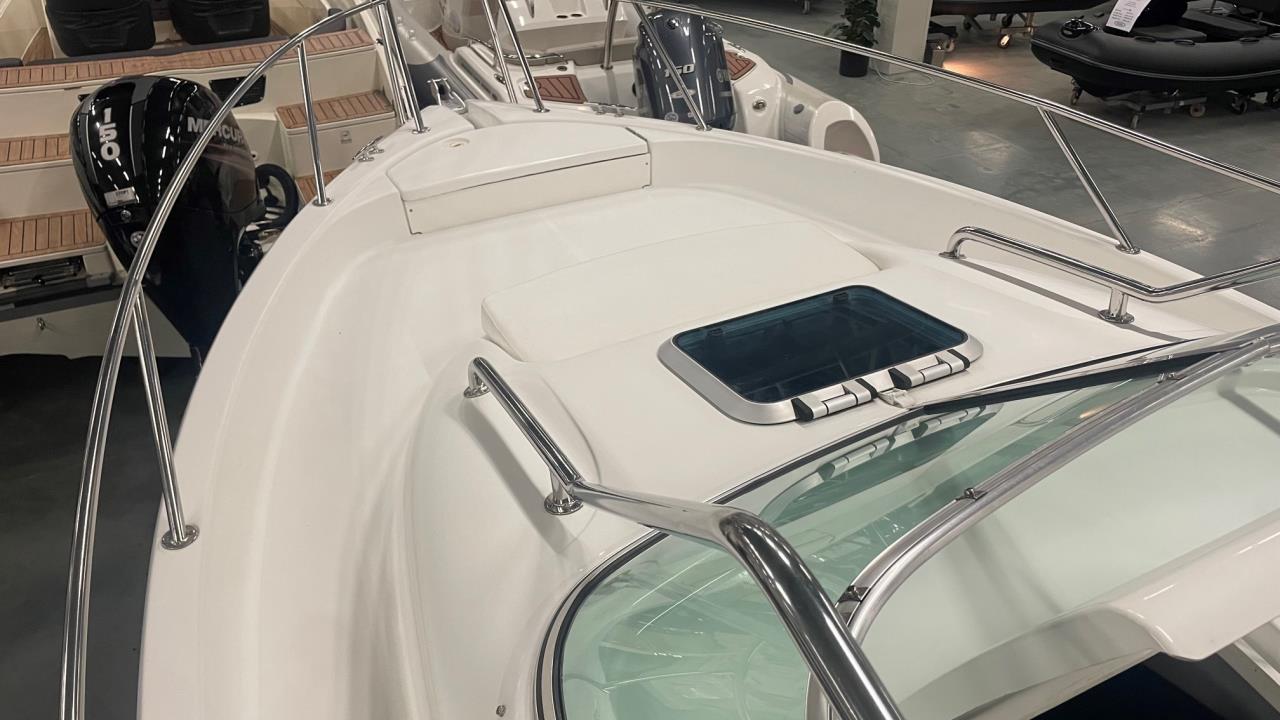 Jeanneau 725 WA med Volvo Penta 4.3 GL -00