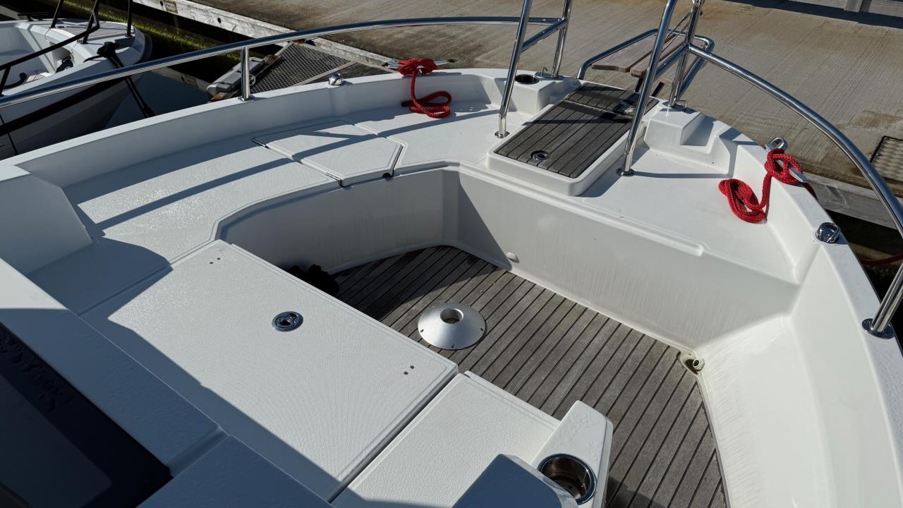 Jeanneau 895 Sport Offshore -22 med Yamaha 2 x F 250 XCB -23
