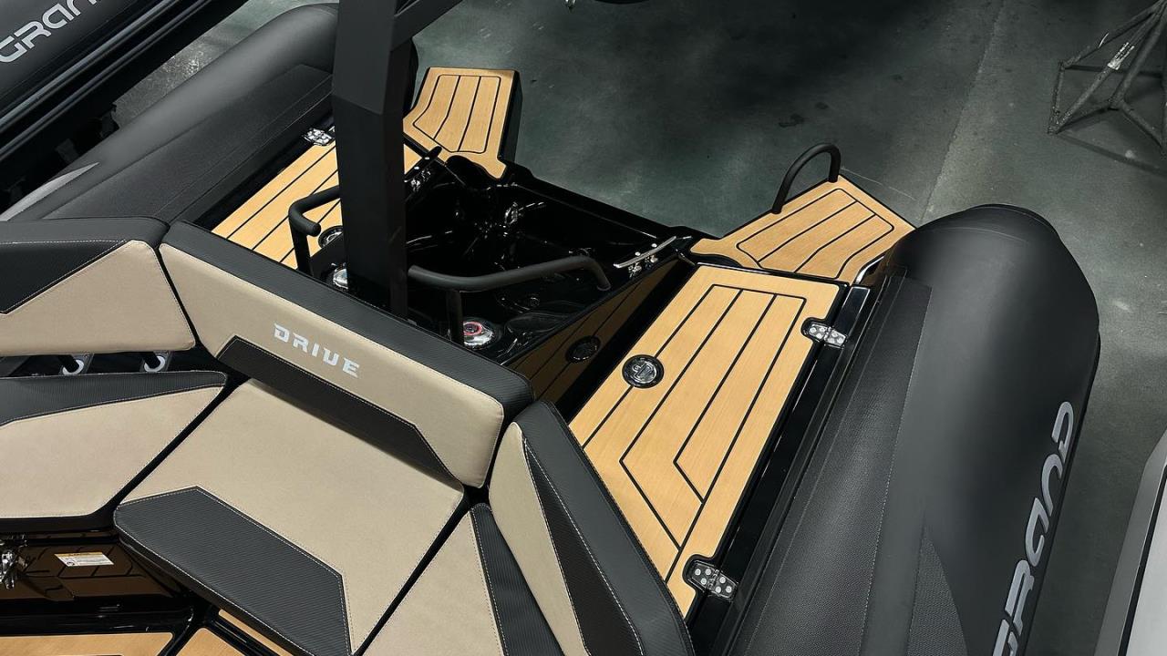 Grand 600 Lux -24 med Mercury F115 -25