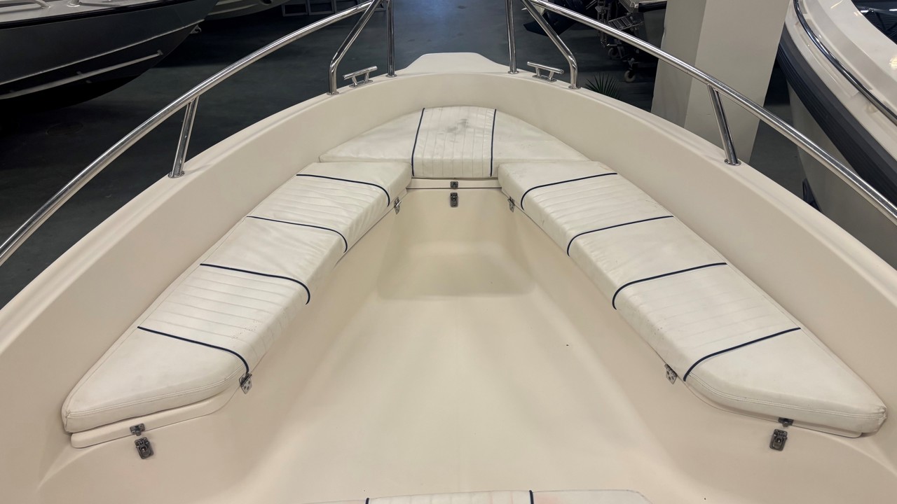 Uttern 6402 med Mercruiser 3,0 L -00