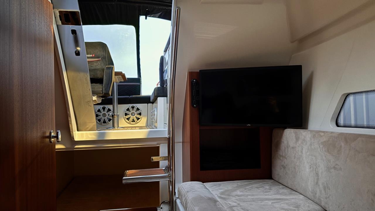Ibiza 811 Touring -18 med Yamaha F 300 BETX -19
