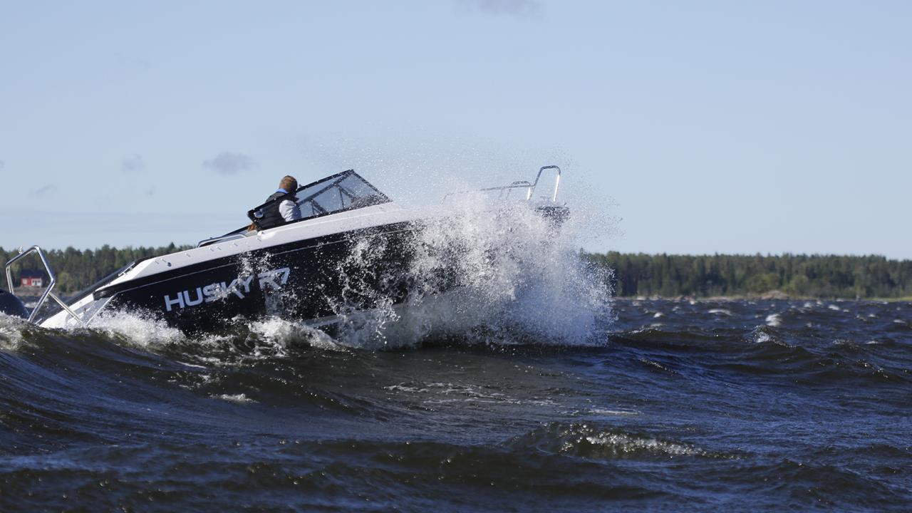 Husky R7 -16 Yamaha F 200 FETX -16