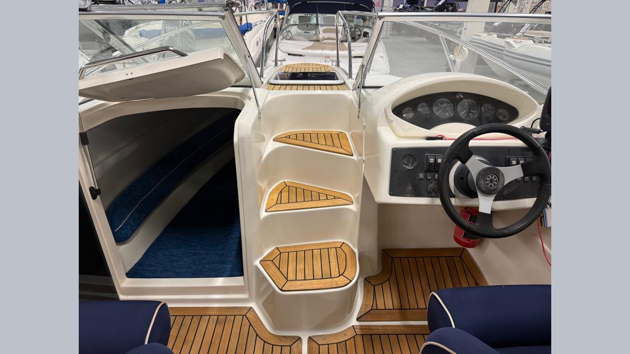 Bella 640 DC med Mercruiser 4,3 MPI -07