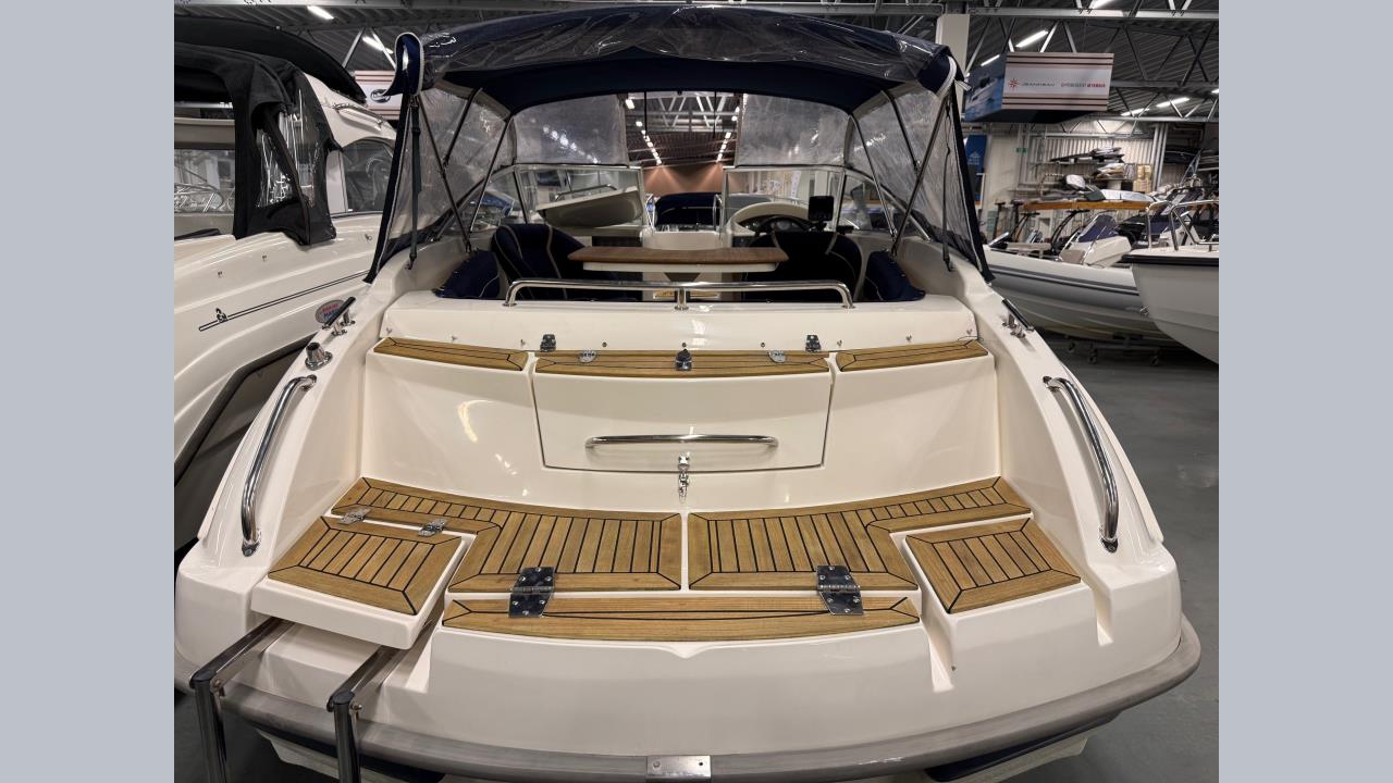 Bella 640 DC med Mercruiser 4,3 MPI -07