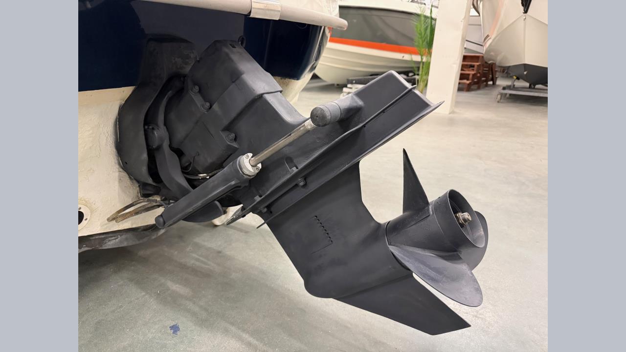 Bella 640 DC med Mercruiser 4,3 MPI -07