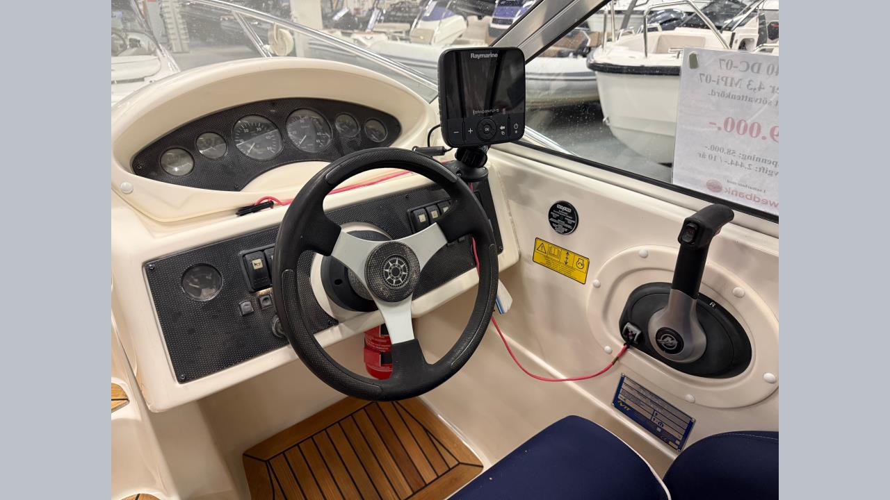 Bella 640 DC med Mercruiser 4,3 MPI -07