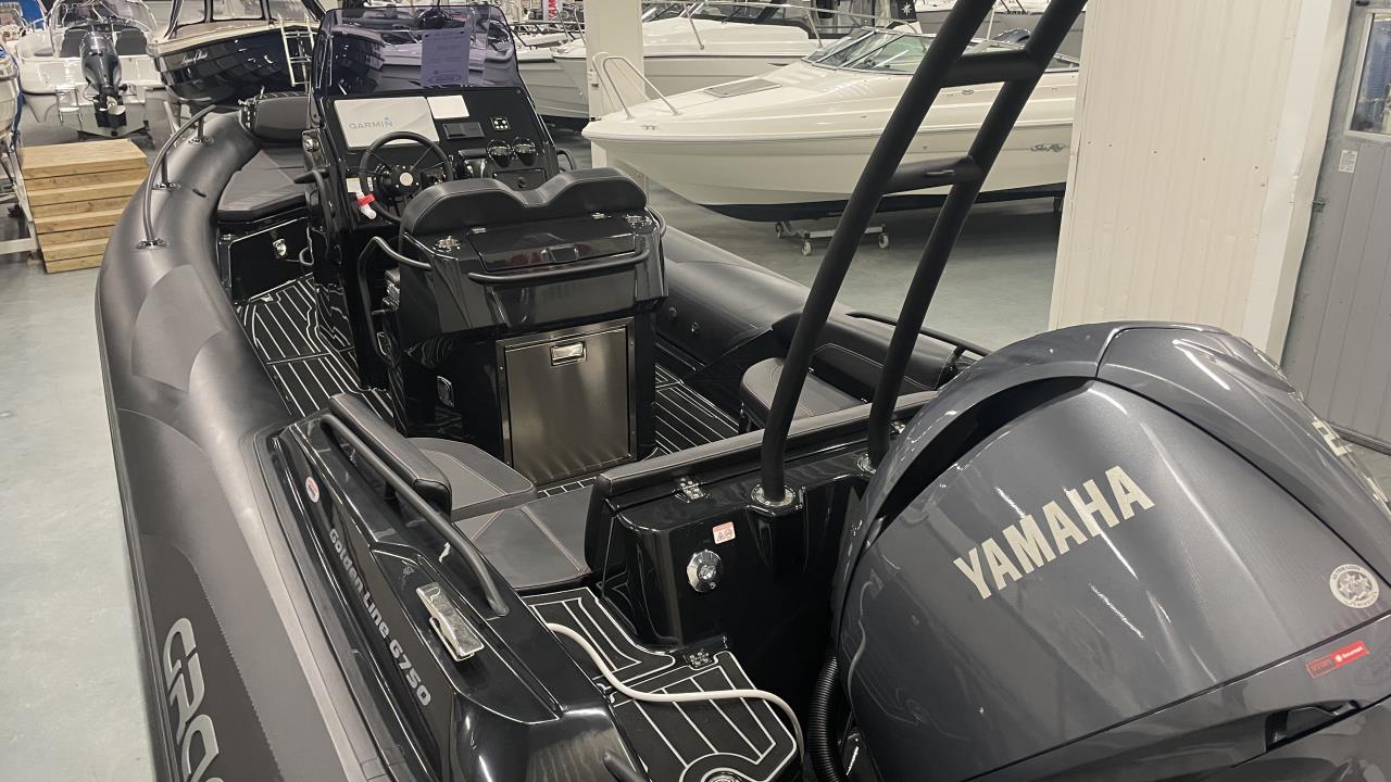 Grand 750 Black Edition -22 med Yamaha F250 NCB -23