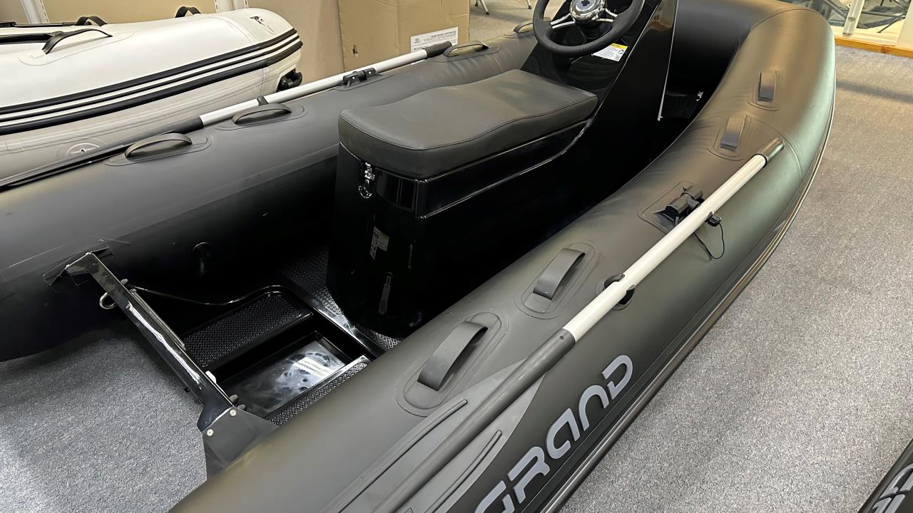 Grand 330 S Jockey -23 med Mercury F15 Elstart -25