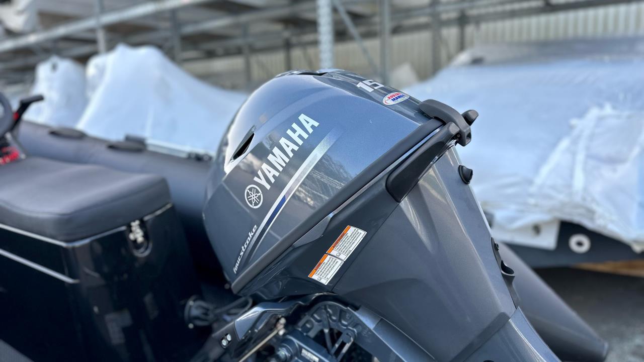 Grand 300 S med jockeysäte -23 med Yamaha F 15 CES -23