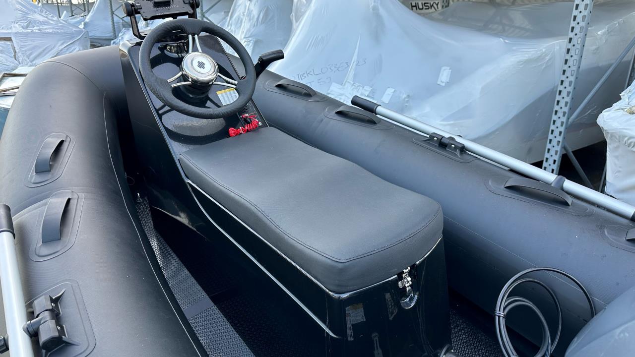 Grand 300 S med jockeysäte -23 med Yamaha F 15 CES -23