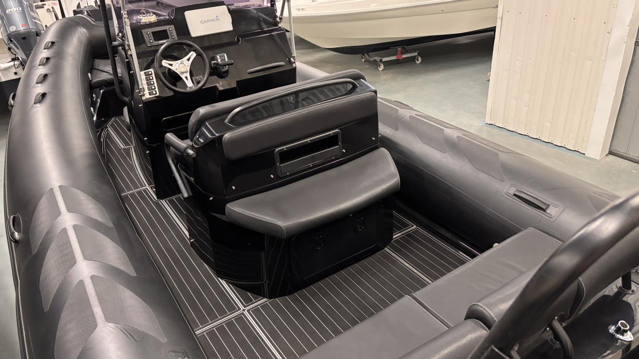 Brig Navigator 700 -16 med Evinrude 200 HO -16
