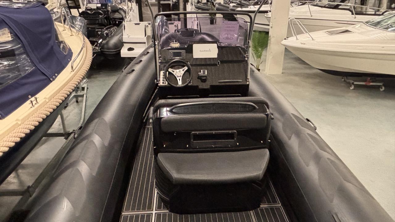 Brig Navigator 700 -16 med Evinrude 200 HO -16