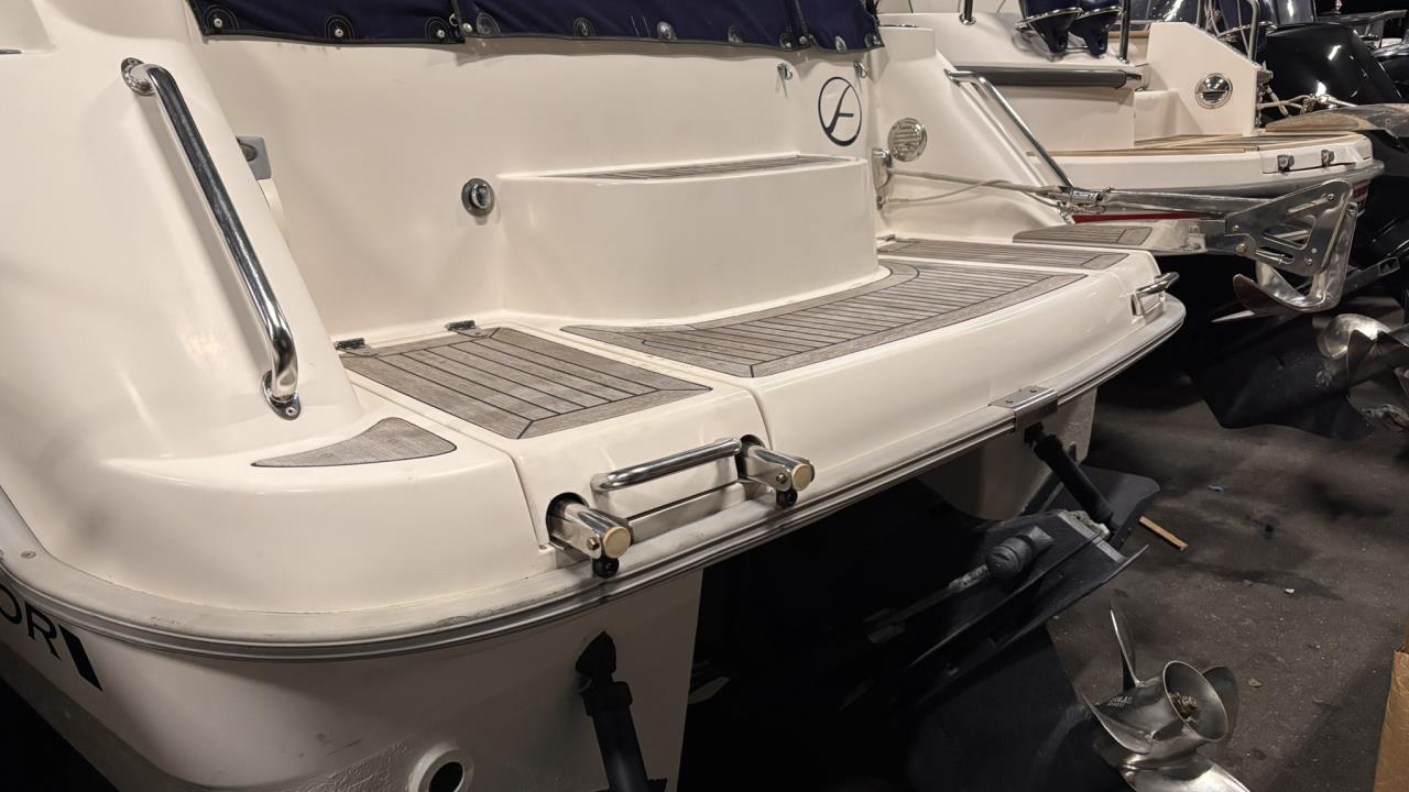 Aquador 23 DC med Mercruiser 5.0 MPI -07