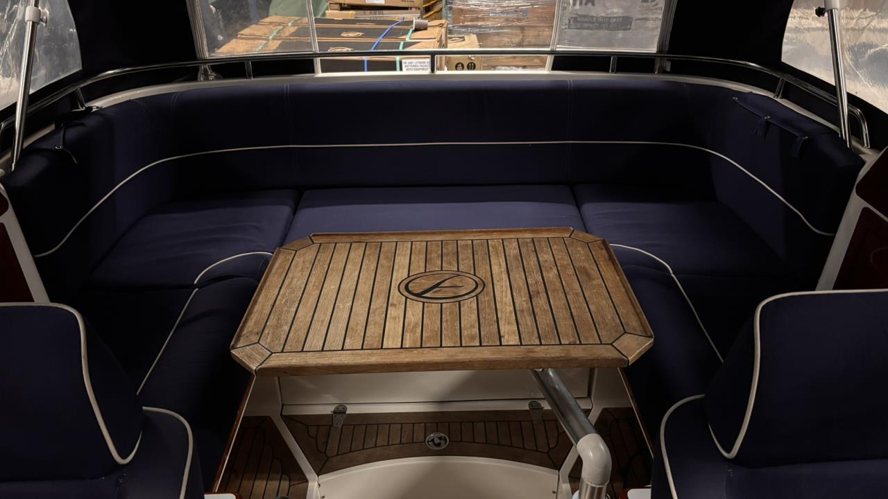 Aquador 23 DC med Mercruiser 5.0 MPI -07