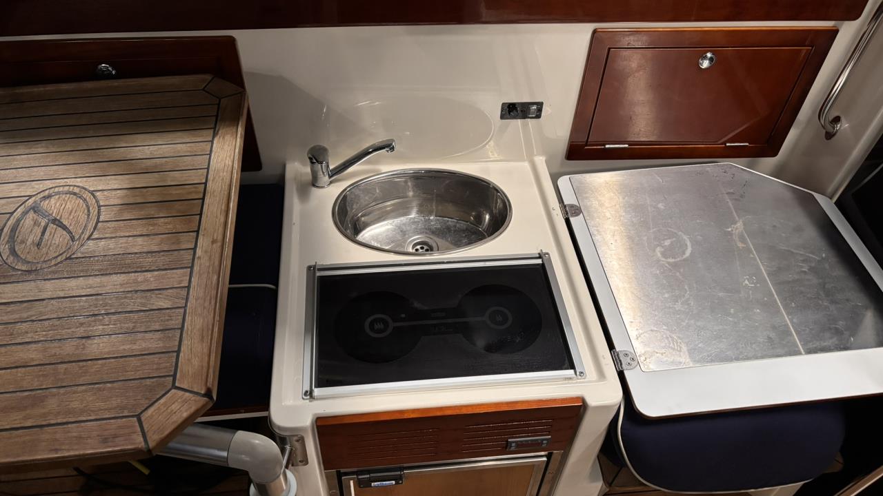 Aquador 23 DC med Mercruiser 5.0 MPI -07