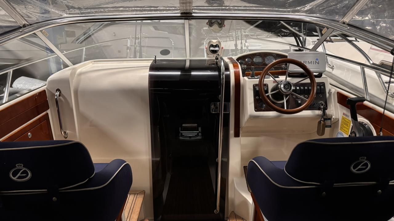 Aquador 23 DC med Mercruiser 5.0 MPI -07
