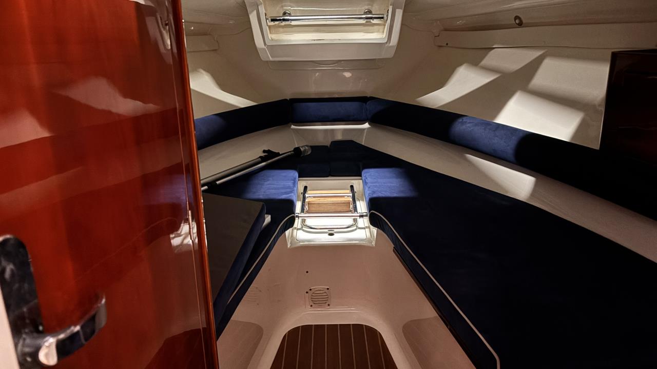 Aquador 23 DC med Mercruiser 5.0 MPI -07