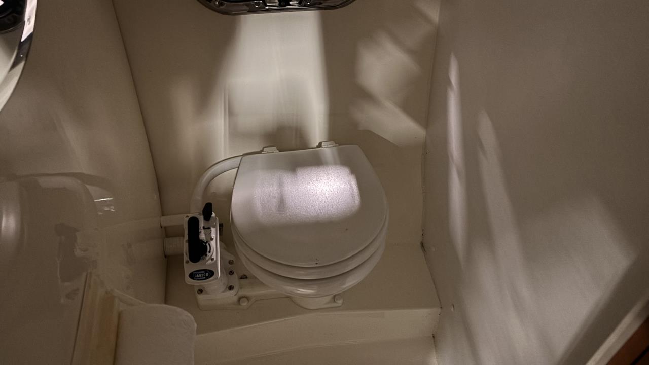 Aquador 23 DC med Mercruiser 5.0 MPI -07