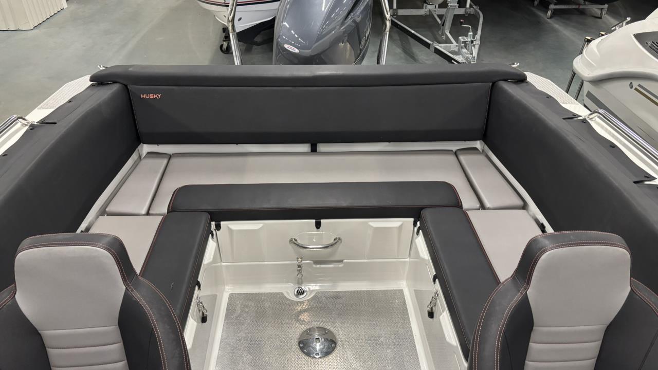 Husky R7 -19 med Yamaha F 200 FETX -20