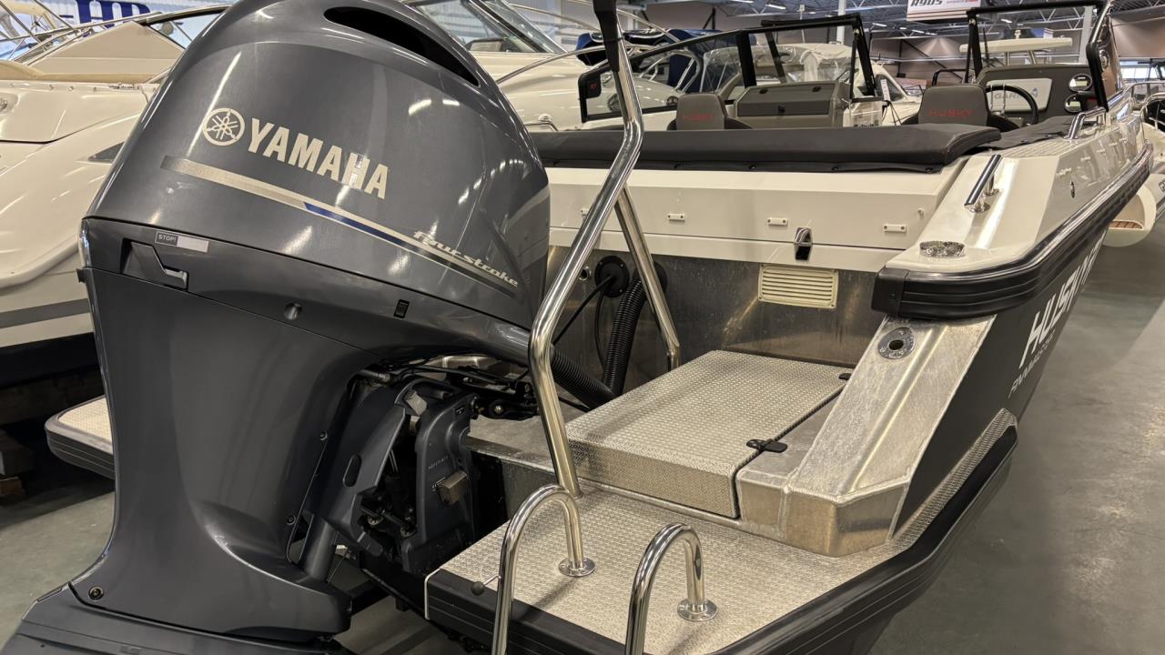 Husky R7 -19 med Yamaha F 200 FETX -20