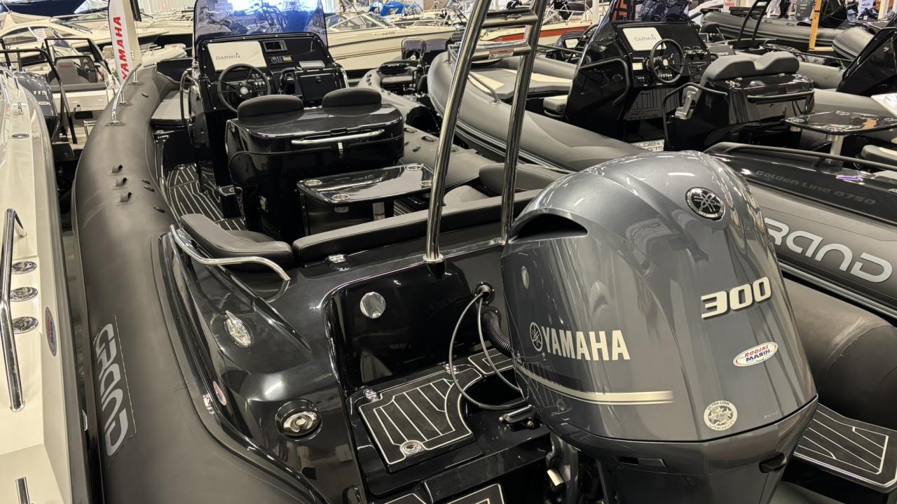 Grand 850 Black Edition med Yamaha F 300 BETUL -21