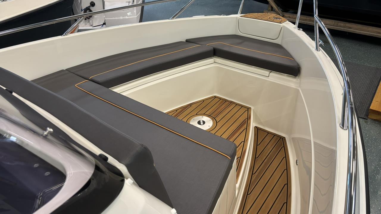 Uttern S65 med Mercury F200 XL DTS V6 Vit -25